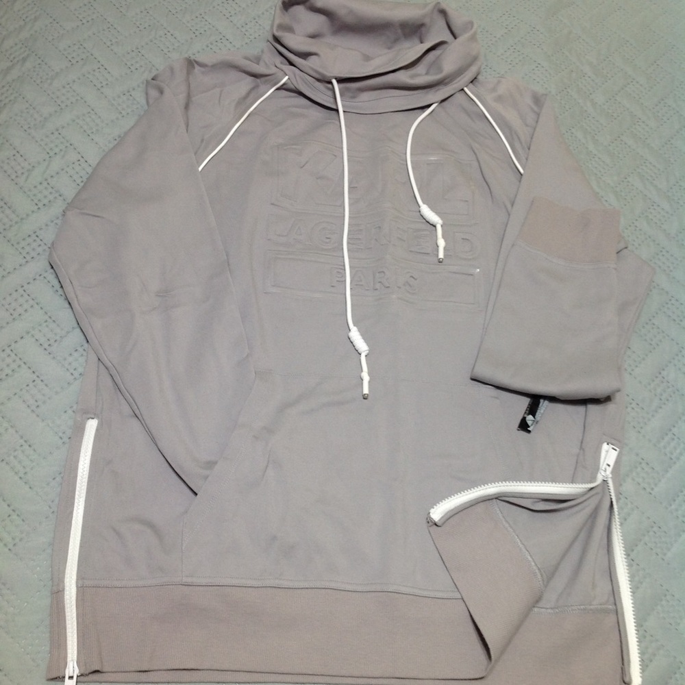 KARL LAGERFELD MEN'S PULLOVER SWEATER.